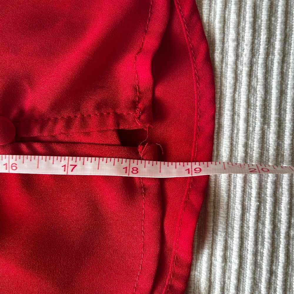 torrid Red V-Neck Button-Front Blouse - Picture 3 of 4